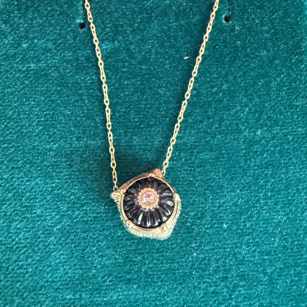 Gucci Le Marche Des Merveilles Diamond and Black Onyx Reversible Necklace 18kt - Picture 3 of 9
